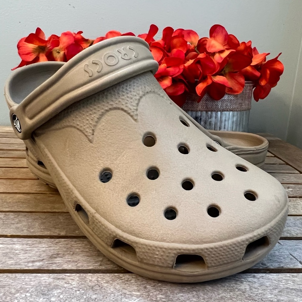 Unisex Crocs Classic Slip On Beige/Khaki Clog Sandals Mens 6-7 Womens8-9.